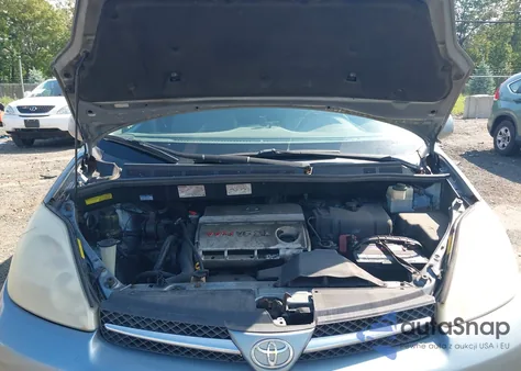 2004 Toyota Sienna Xle Limited z USA, uszkodzony, nr VIN 5TDZA22C94S003327